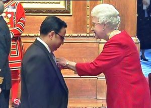 Eman Ali with the Queen