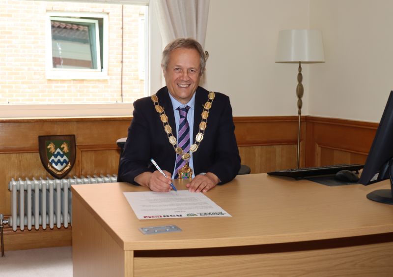 Mayor Clive Woodbridge signing ASB pledge