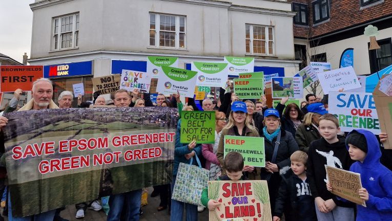 Red, blue and orange go Green in belt protest
