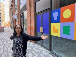 Cllr Neha Boghani outside an empty retail unit in Redhill. (Credit: Green Party)