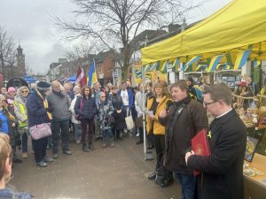 Roy Deadman addresses the crowd