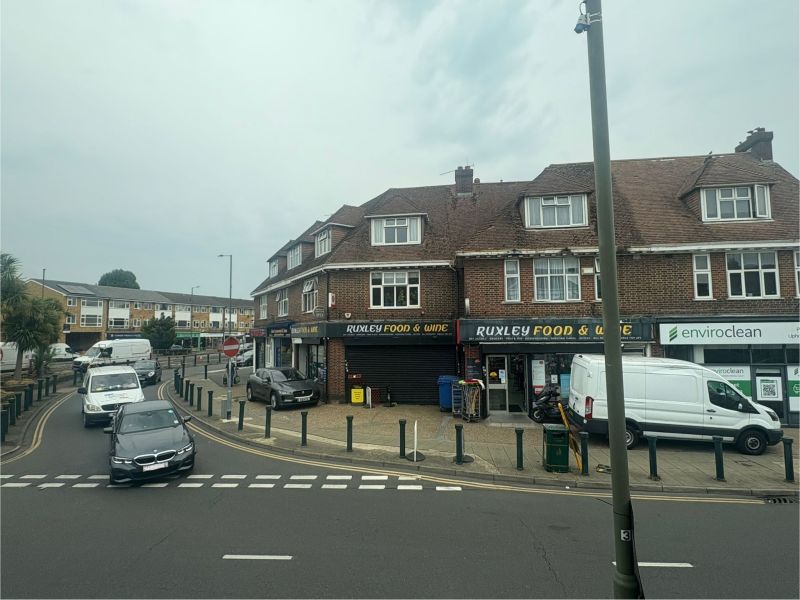 Ruxley Food and Wine shop on Kingston Road. (Credit Emily Dalton/ LDRS)