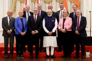 09/10/2025. Mumbai, India. Prime Minister Keir Starmer meets Indian Prime Minister Narendra Modi for a bilateral meeting at the Raj Bhavan. Picture by Simon Dawson / No 10 Downing Street