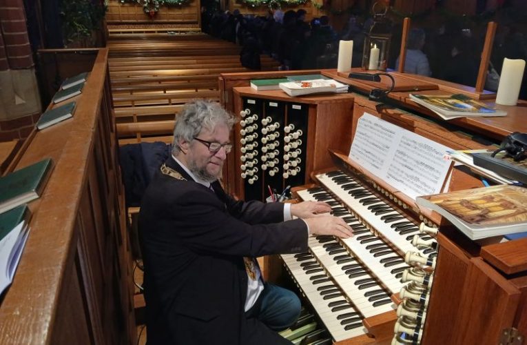Epsom Christmas carols of two colleges and a council