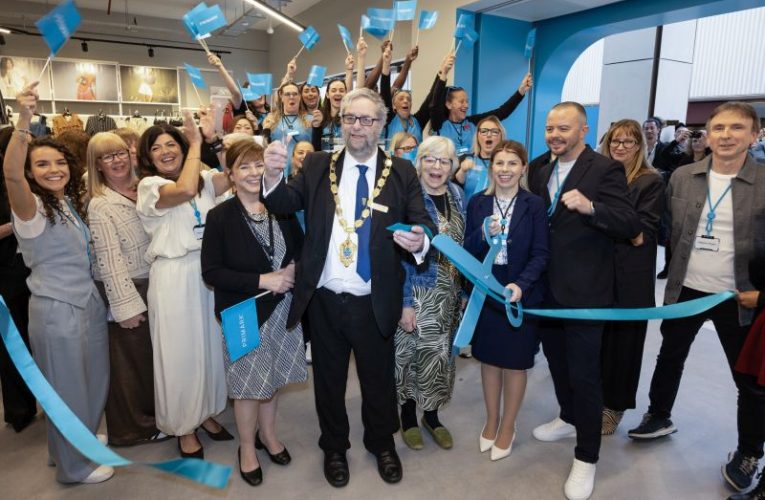 Mayor opens Primark in Epsom