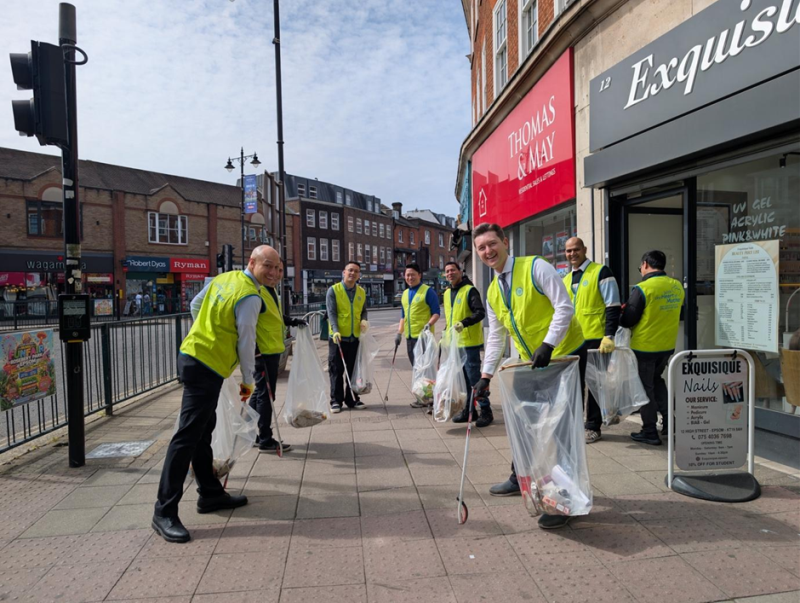 Volunteers cleaning up Epsom High Street