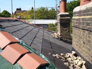 Un repaired roof