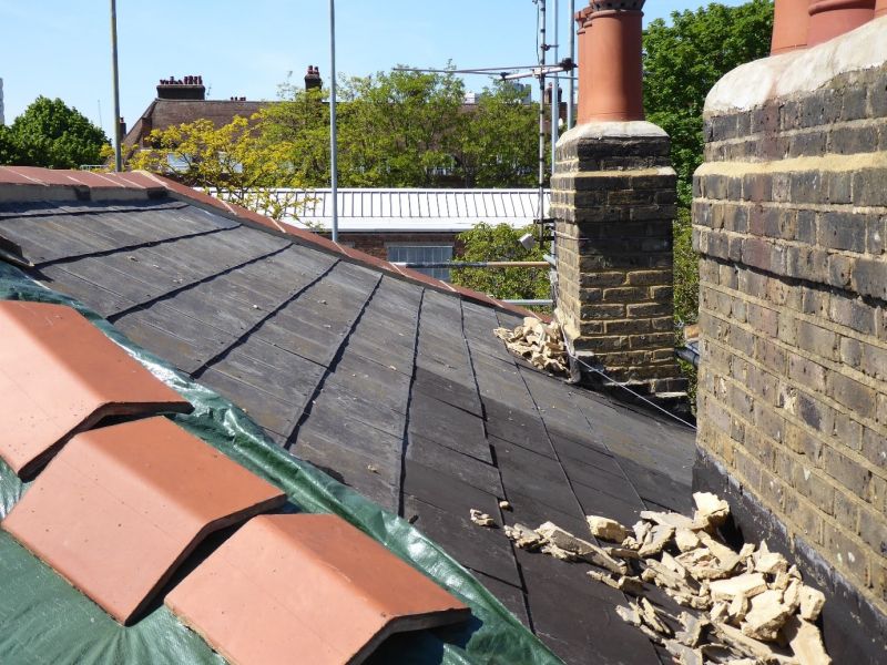 Un repaired roof