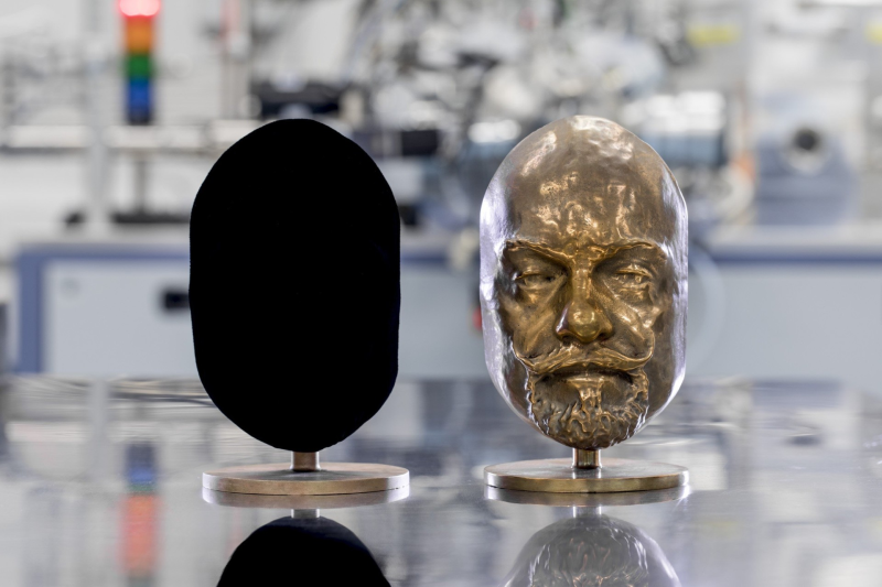 Two identical bronze casts - one has been coated with Vantablack® 310 (Credit: Surrey NanoSystems)