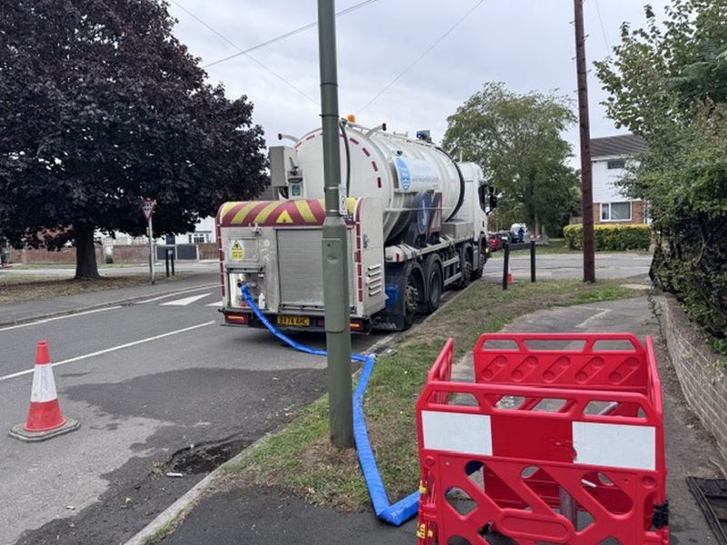 Esher and Molesey water outage - tankers are being used to top up the mains and shops have run out of bottled water (image Chris Caulfield)